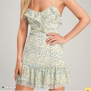 White floral mini dress 👗